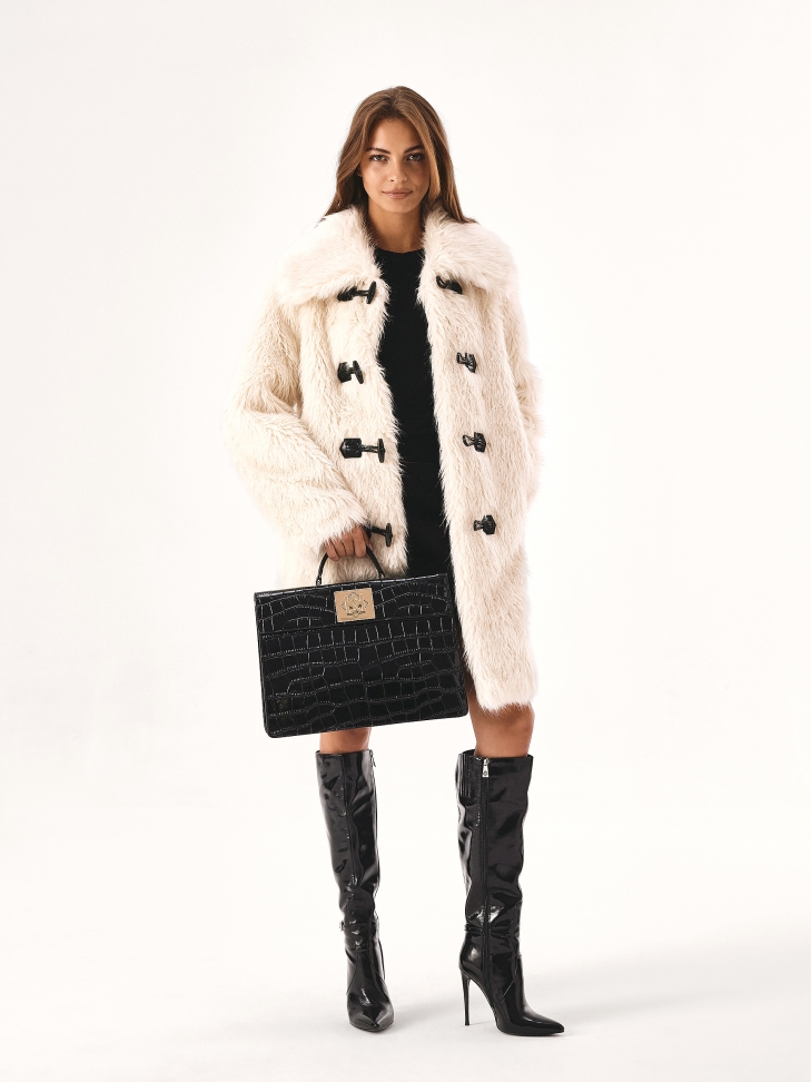 Lakierowane kozaki na szpilce z wyciętą cholewką