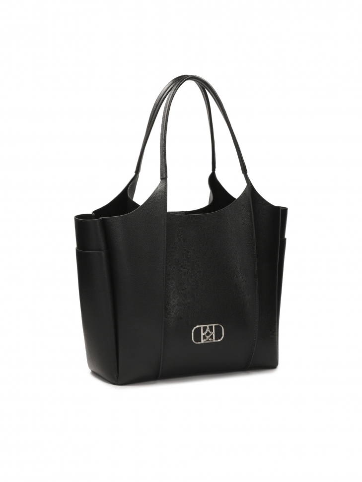 Duża czarna torebka ze srebrnym okuciem