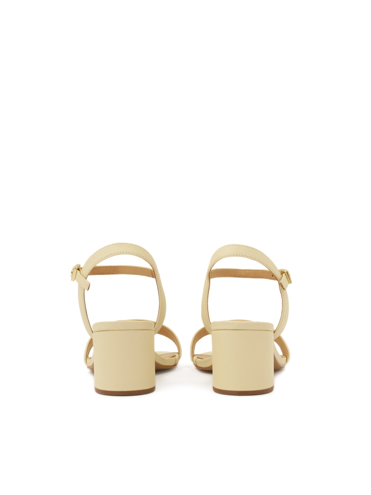 Klasyczne emowe sandały na niskim słupku