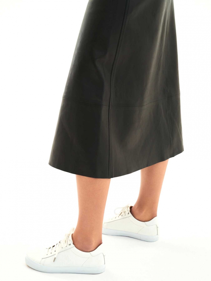 Białe sneakersy damskie