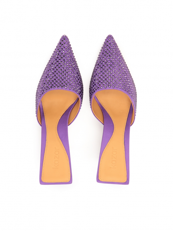 Fioletowe klapki z kwadratową podeszwą i spiczastym noskiem