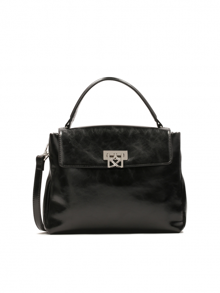 Skórzana torebka z ozdobnym zapięciem