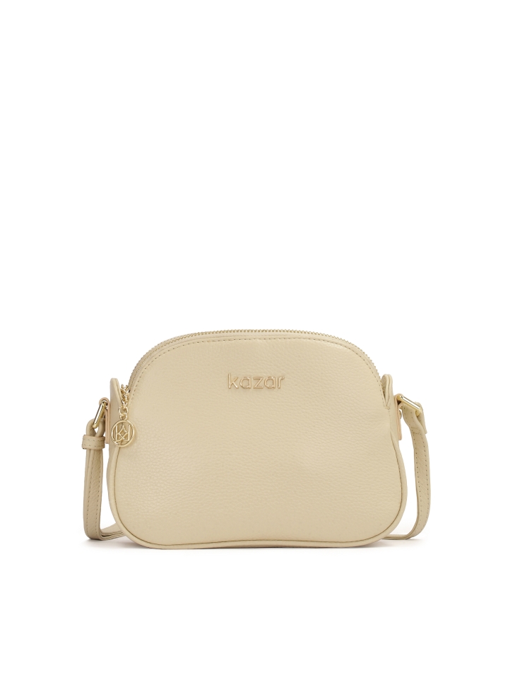 Minimalistyczna beżowa torebka z długim paskiem