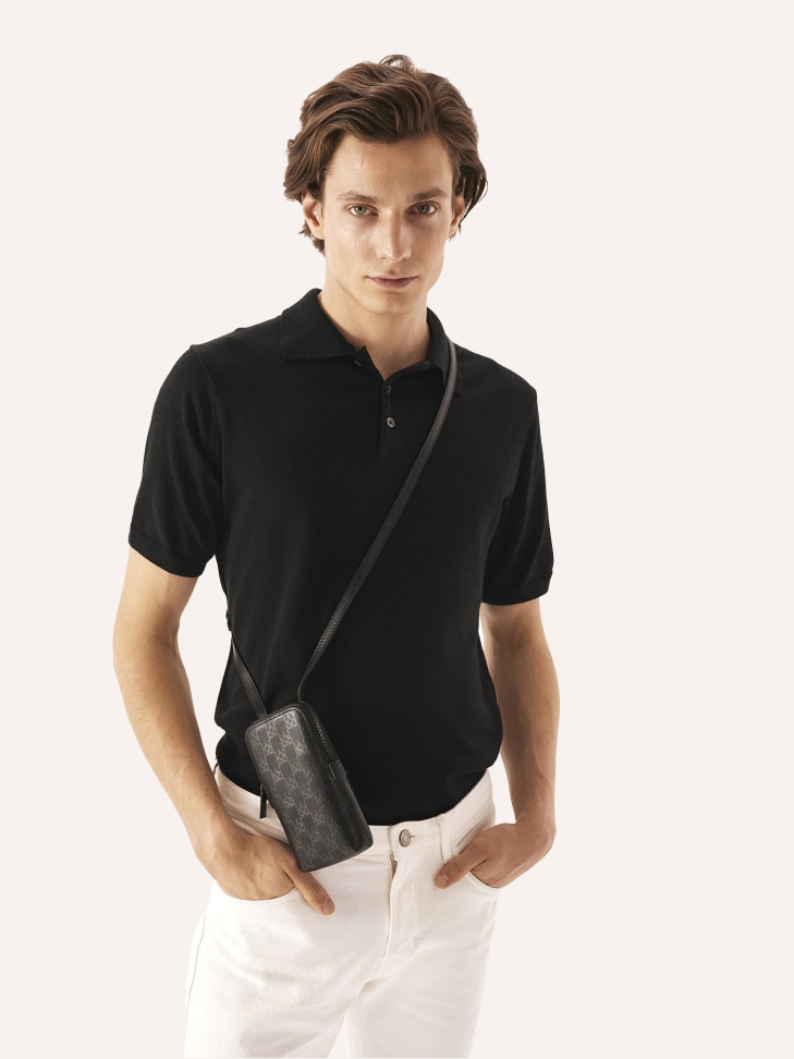 Mała torba męska z paskiem na ramię i zapięciem do szlufki spodni