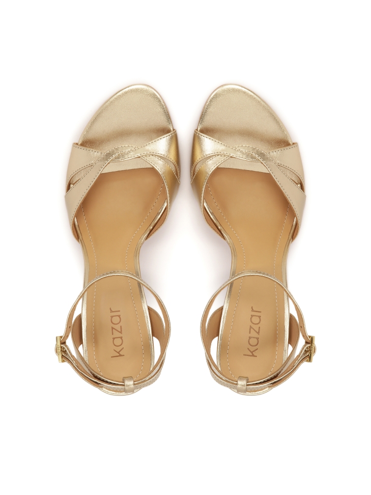 Złote skórzane sandały na obcasie
