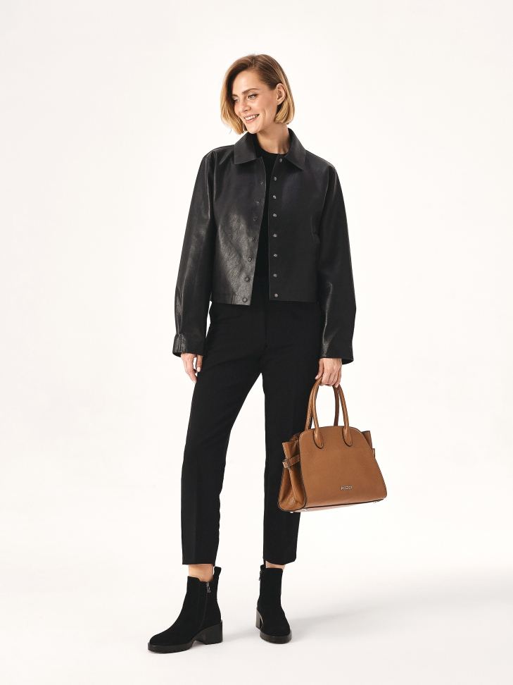 Jasnobrązowa torebka z regulowanymi bokami