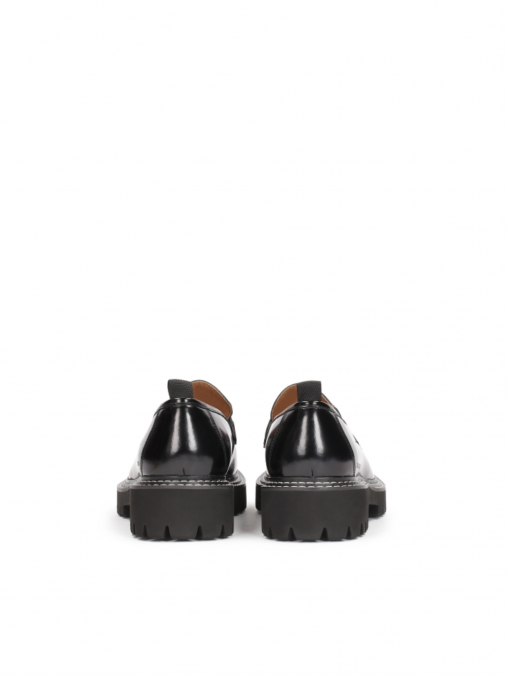 Czarne loafersy przeszywane białą nicią