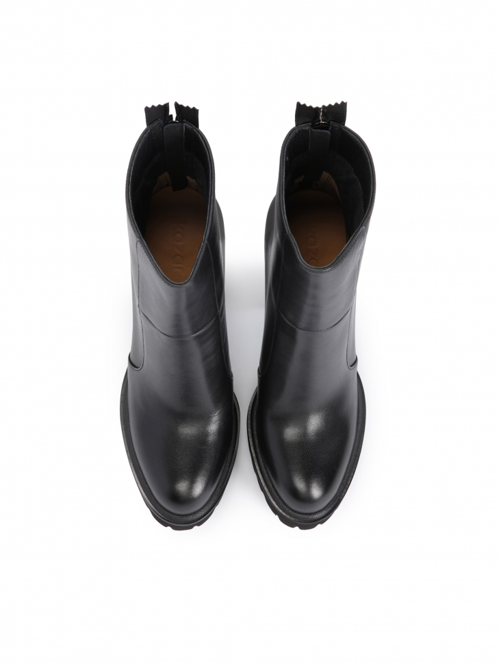 Skórzane botki z wysokim obcasem i suwakiem na tyle cholewki