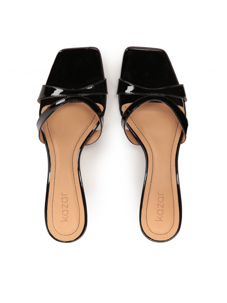 Lakierowane klapki z oryginalnym obcasem