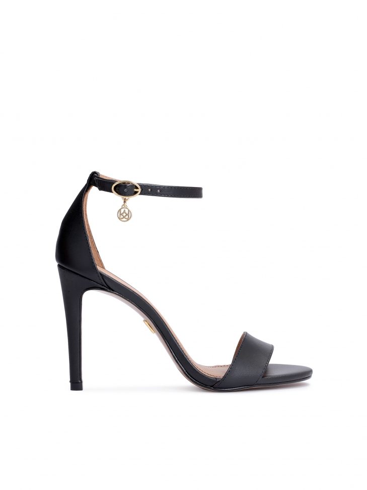 Klasyczne czarne sandały damskie z zaytą piętą