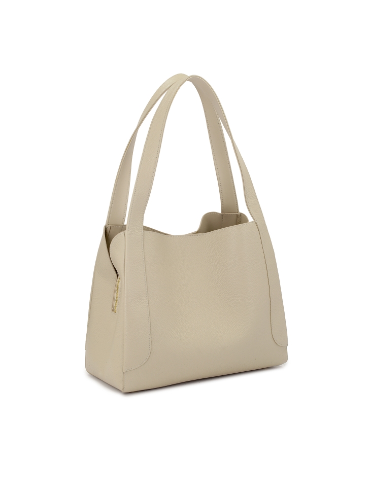 Jasnoszara torebka o unikatowym kształcie