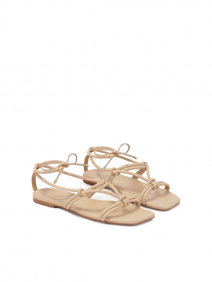 Wiązane płaskie sandały ze skóry