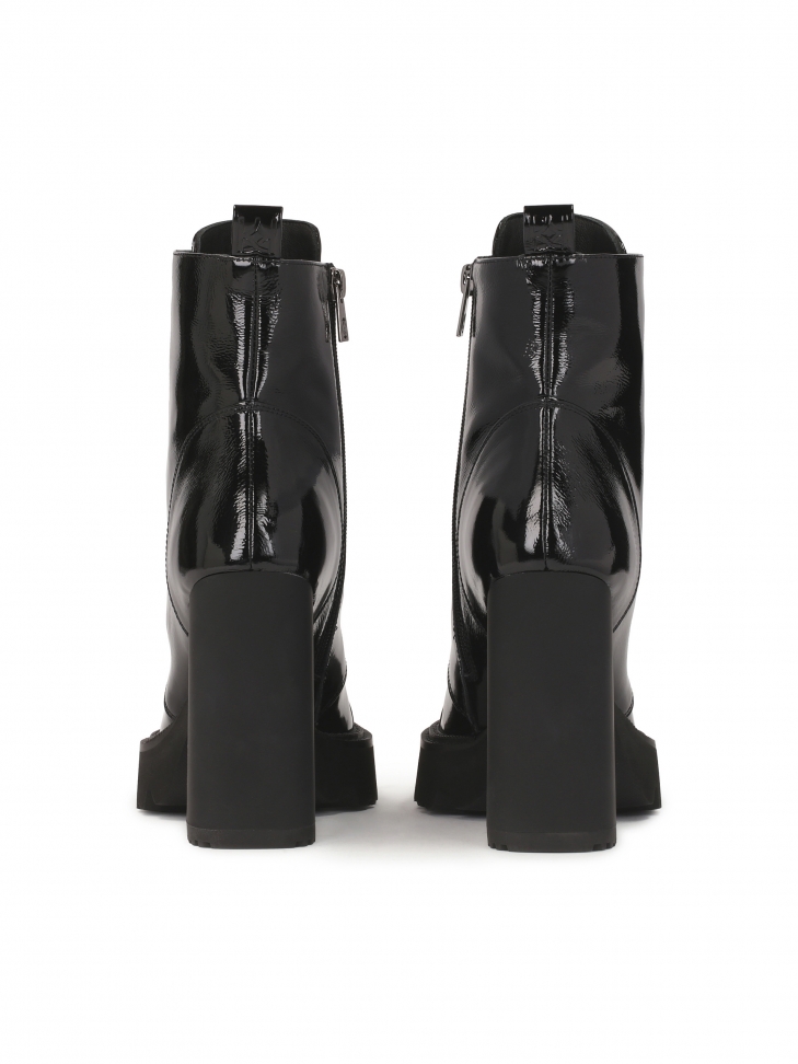 Lakierowane botki na wysokim obcasie i podeszwie track