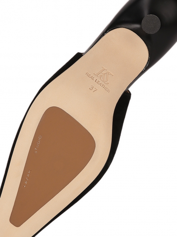 Czarne zamszowe czółenka z odytą pięta i wydłużonym noskiem