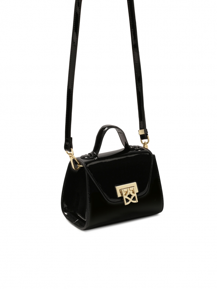 Elegancka lakierowana torebka z rączką