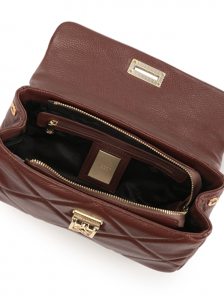 Brązowa torebka z rączką i łańcuchem