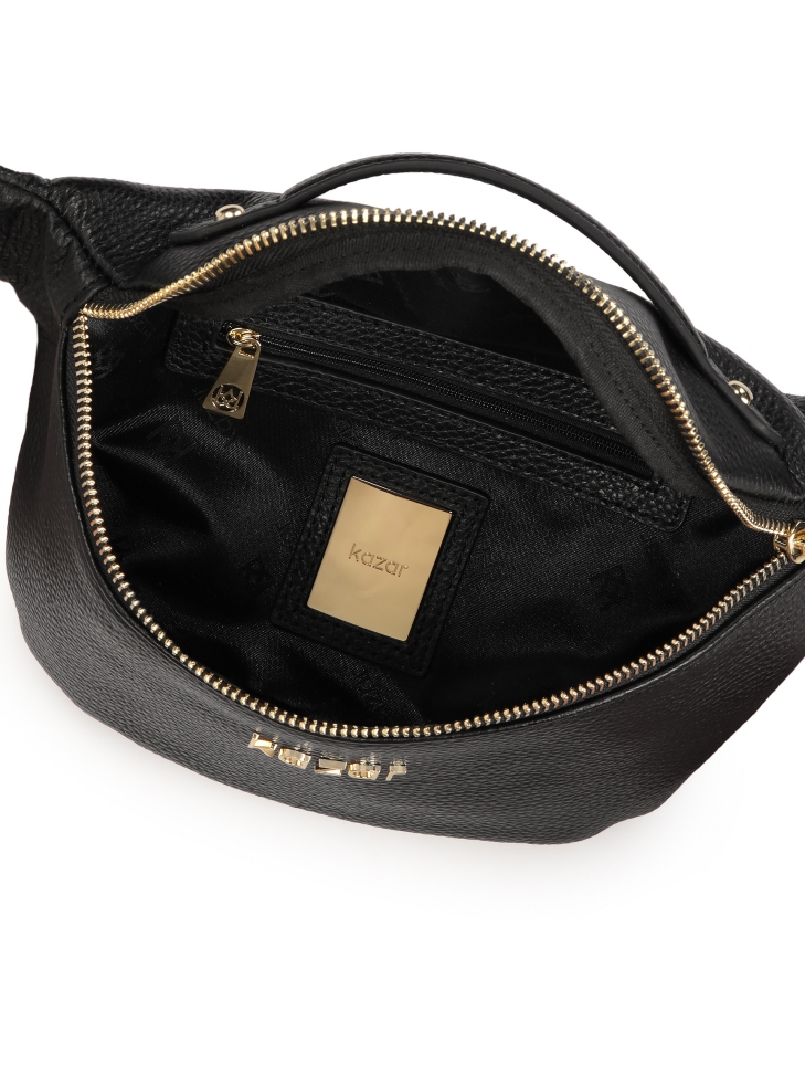 Skórzana nerka w czarnym kolorze ze otym okuciem