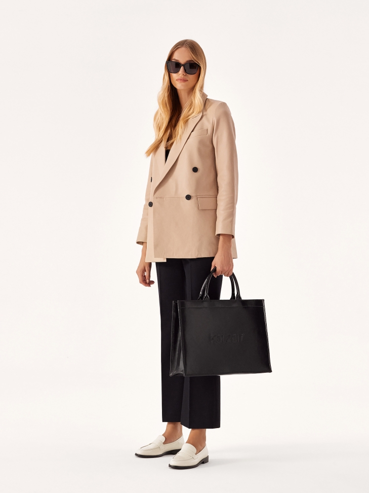 Białe loafersy z czarną podeszwą