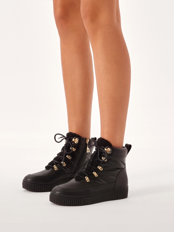 Czarne trzewiki z wysoką cholewką ze skóry