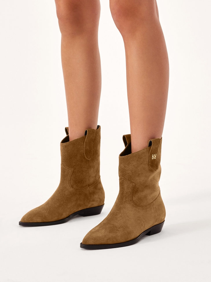 Zamszowe kowbojki z wysoką cholewką