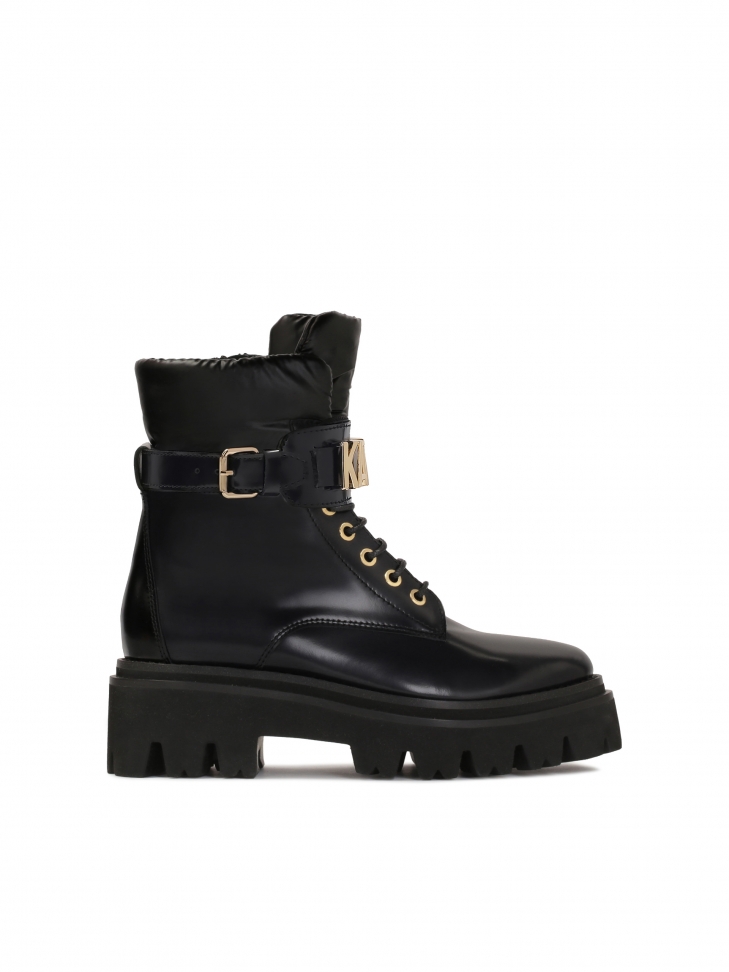 Skórzane trzewiki damskie z paskiem ozdobionym metalowymi literami