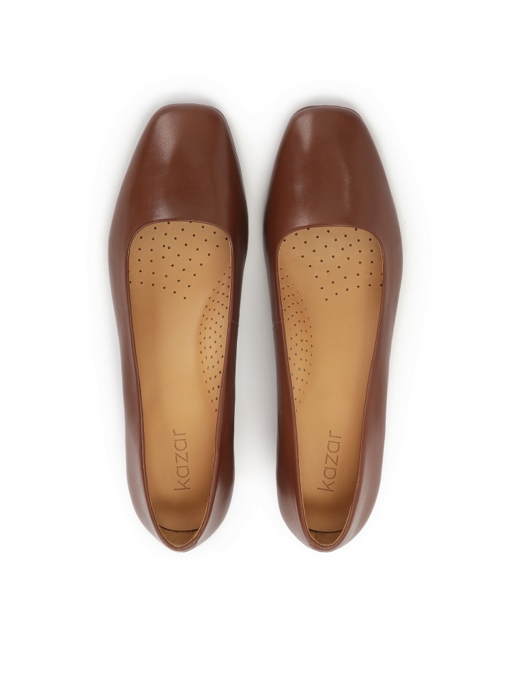 Klasyczne brązowe czółenka z kwadratowym noskiem