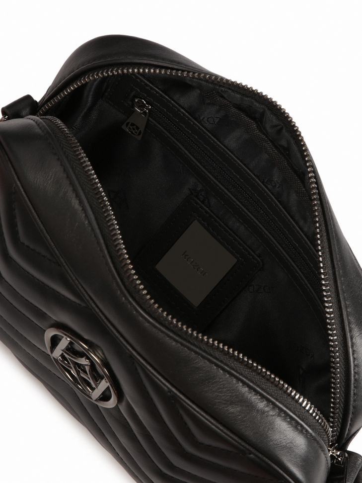 Uniwersalna czarna torebka na pasku