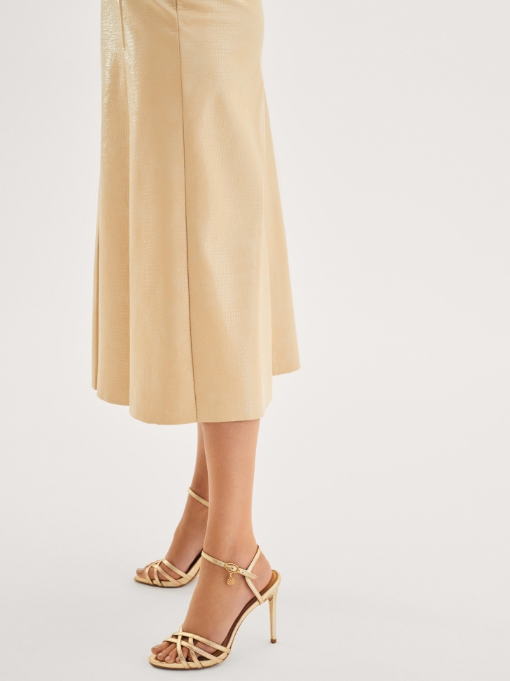 Złote sandały z przeplatanymi paskami