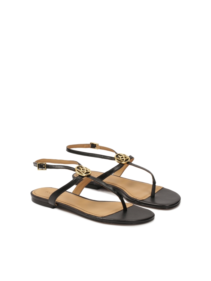 Czarne sandały w stylu japonek