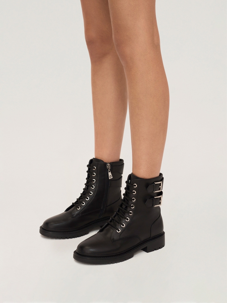 Klasyczne trzewiki damskie z metalowymi klamrami