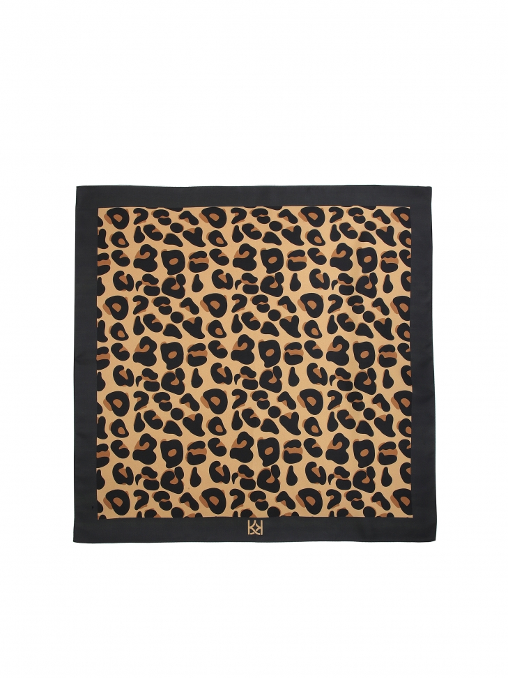 Jedwabna apaszka w panterkę