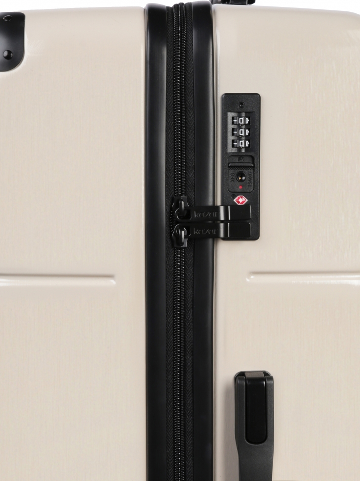 Duża beżowa walizka PC na zwrotnych kółkach