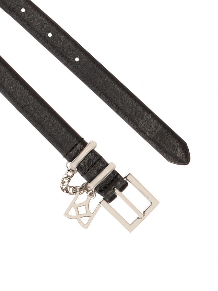 Stylowy wąski pasek z ozdobnym detalem