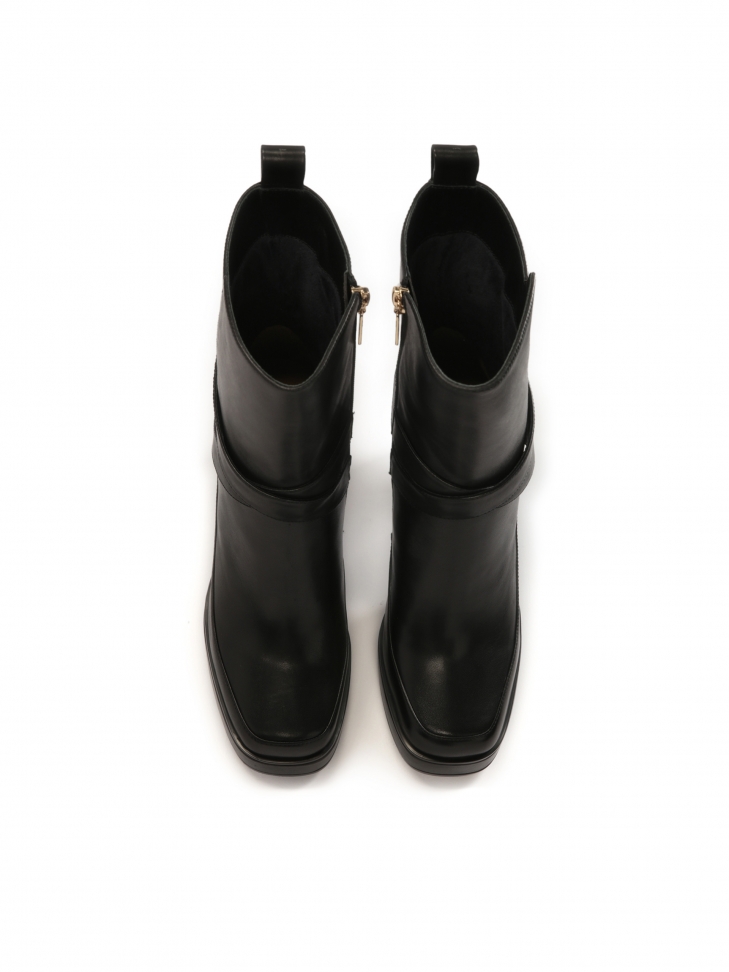 Botki na wysokiej podeszwie i obcasie