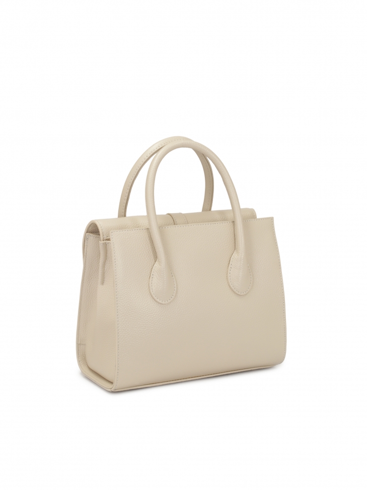 Szykowna skórzana torebka z finezyjną klapą