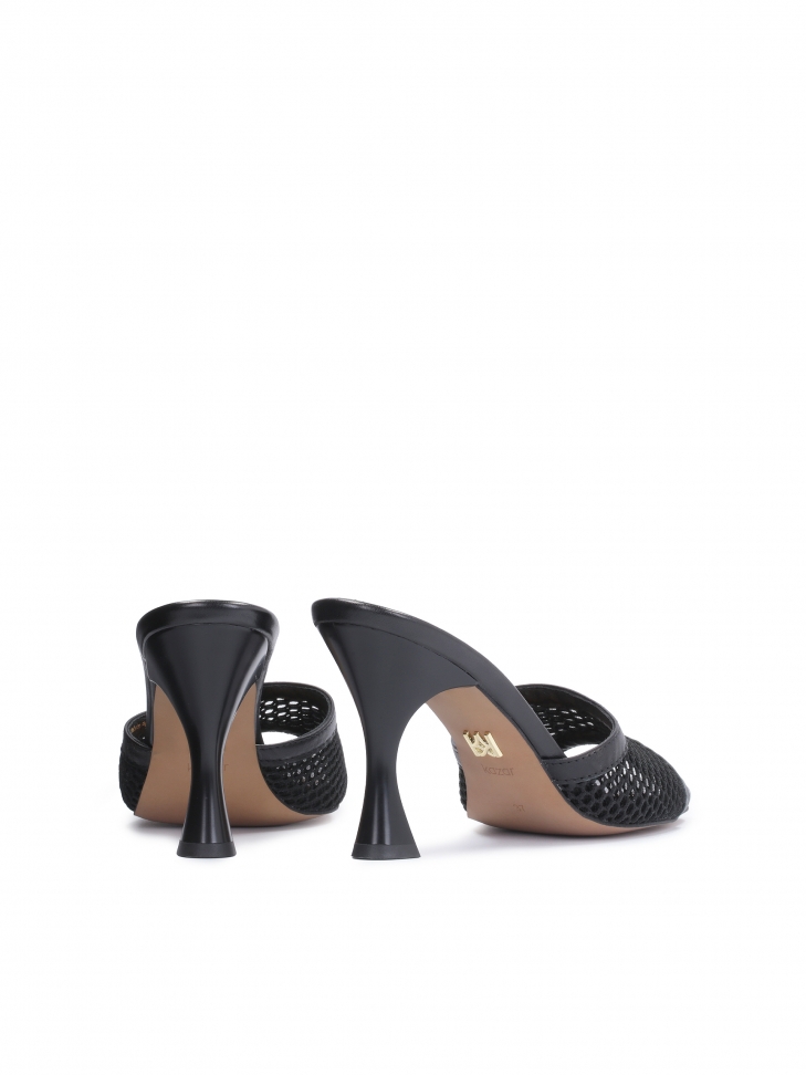 Czarne klapki na obcasie z przewiewnej tkaniny siatkowej