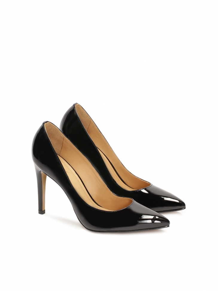 Lakierowane czółenka na smukłym obcasie