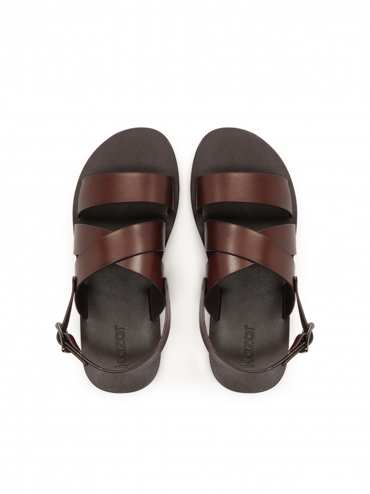Brązowe skórzane sandały na prostej podeszwie