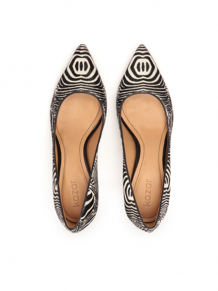 Czółenka w zwierzęcy print ze skóry z naturalnym włosiem