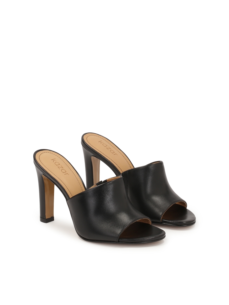 Czarne klapki na obcasie z szerokim paskiem