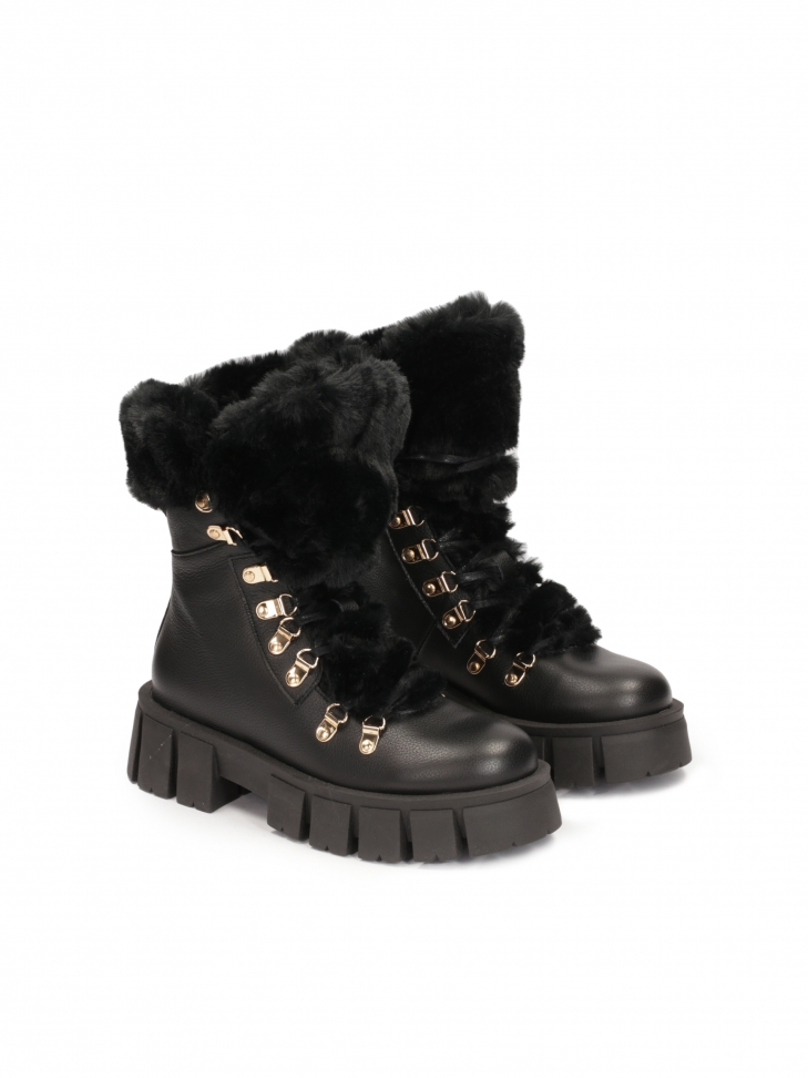 Sznurowane trzewiki z futrem