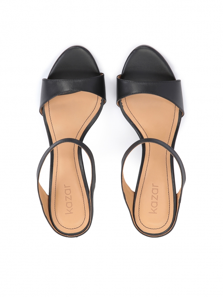 Czarne skórzane klapki na wysokim obcasie ze otą wstawką