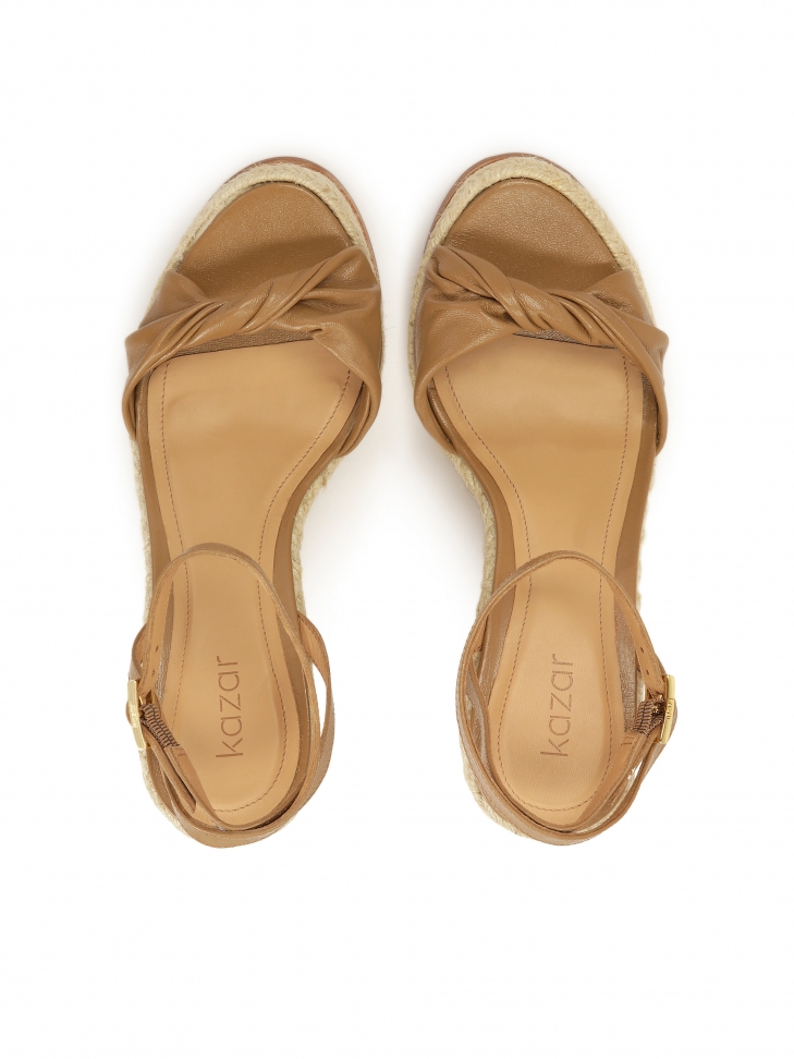 Skórzane sandały na koturnie i platformie