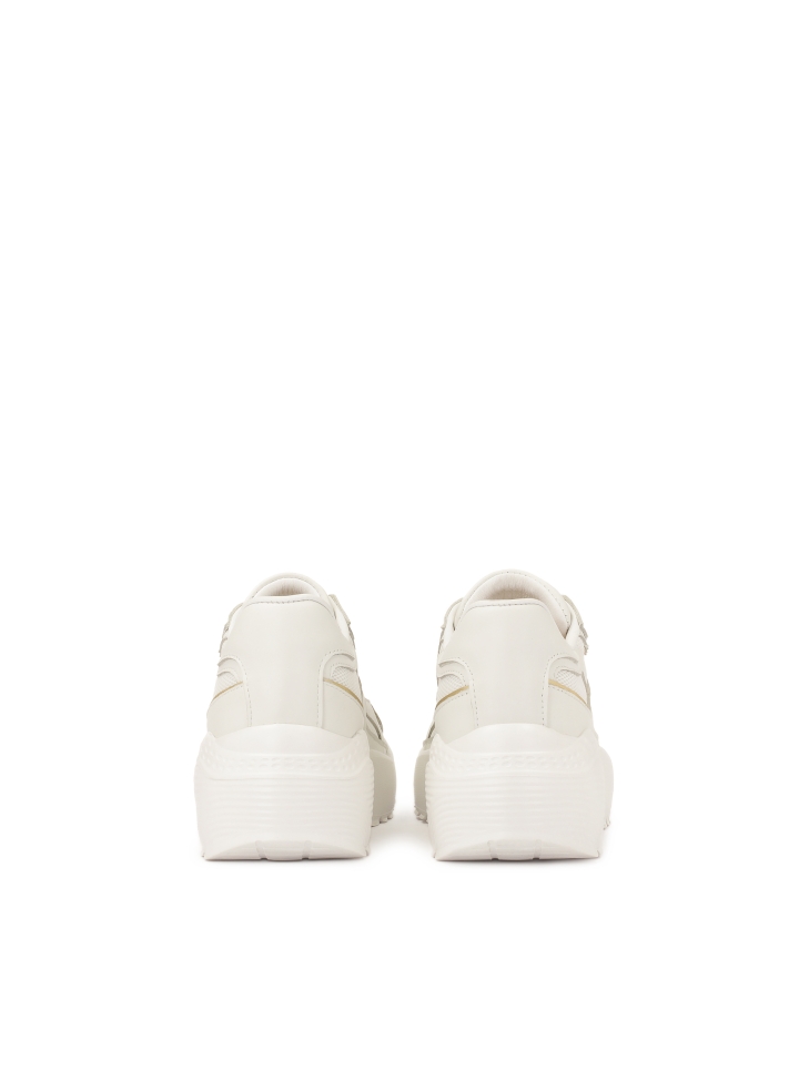 Białe sneakersy ze otą lamówką