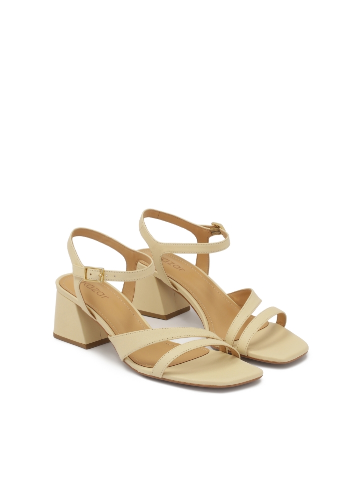 Uniwersalne skórzane sandały na słupku