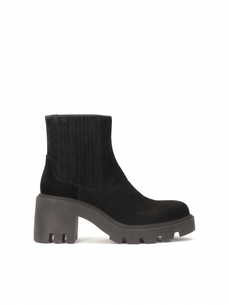 Botki z zamszu na grubym obcasie z protektorem