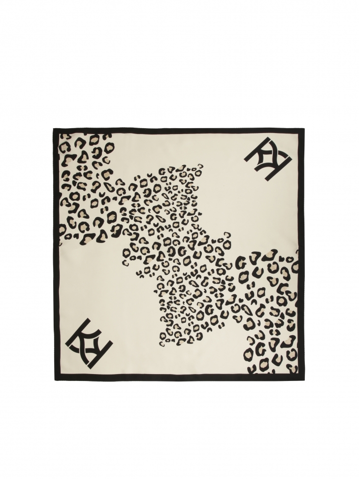 Jedwabna apaszka w panterkę