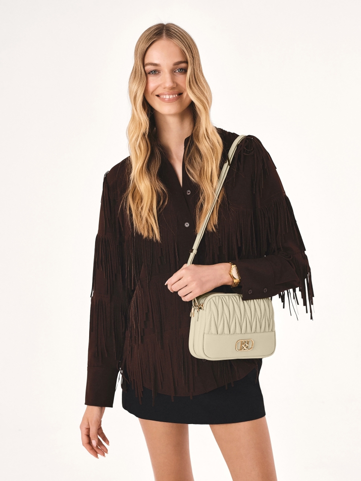 Beżowa torebka z efektownym monogramem KAZAR