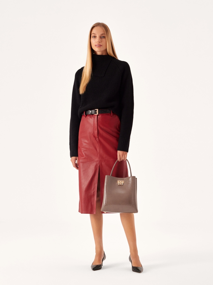 Skórzana torebka z eleganckim zapięciem