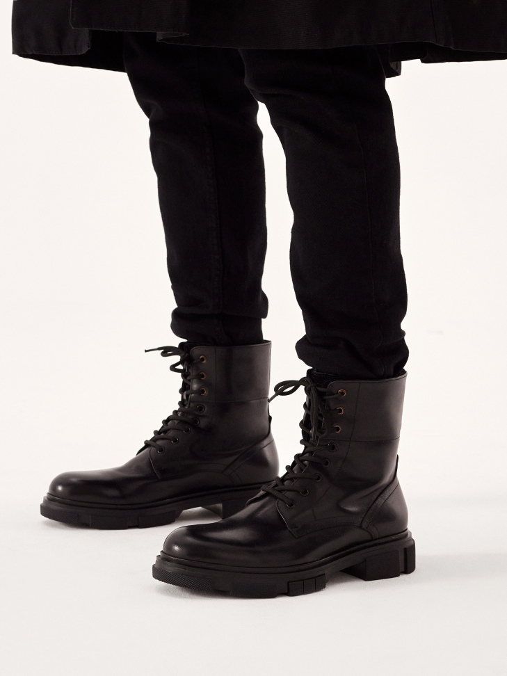 Sznurowane trzewiki z wywijaną cholewką